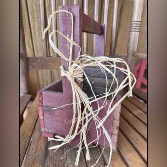 Distressed Wood Star Cutout Tote, Red - Picture 8 of 11
